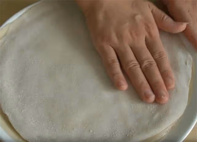 北方特色麵食「水烙饃」,一次這樣做10張,比紙還薄,拿肉都不換
