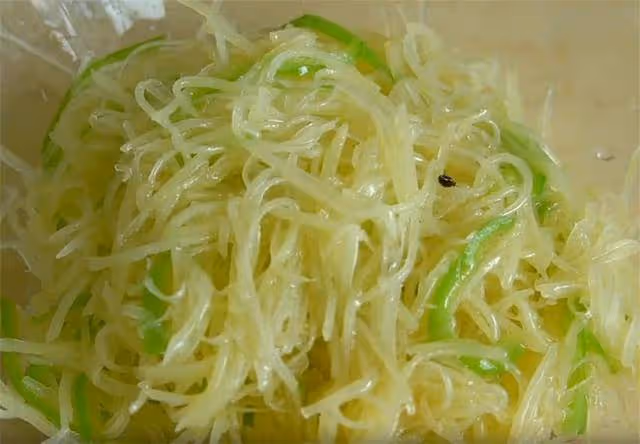 北方特色麵食「水烙饃」,一次這樣做10張,比紙還薄,拿肉都不換