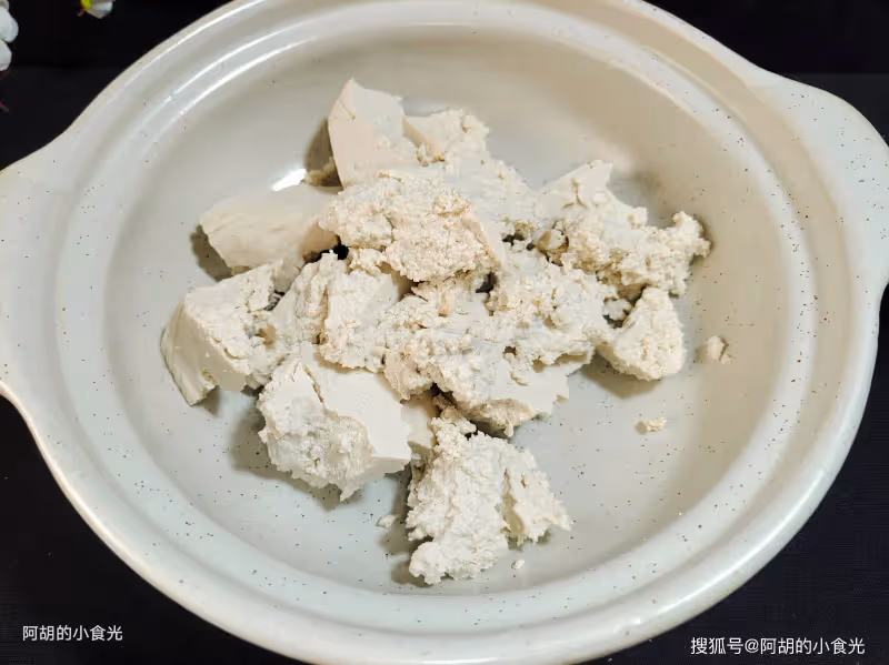 天冷太適合吃這燉菜了,食材多樣一鍋出,熱氣騰騰、滿口鮮香好味道,上桌就吃個精光