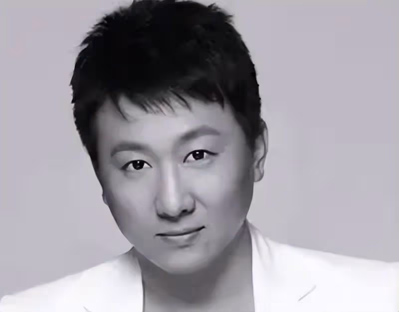 演員房子斌:用20元戒指娶校花,為支持她復出,放棄演戲在家帶娃