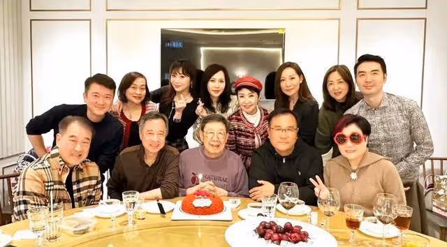 TVB前花旦吳美珩為修哥慶生,保養得宜,生活富足成人生贏家
