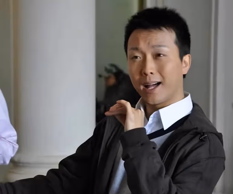 有一種「逆襲」叫李玉剛,曾露宿街頭的他,如今翻身已成人生贏家