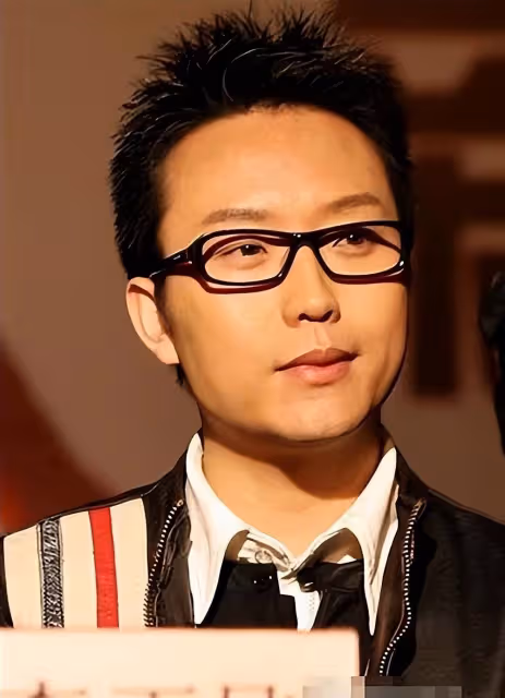 有一種「逆襲」叫李玉剛,曾露宿街頭的他,如今翻身已成人生贏家