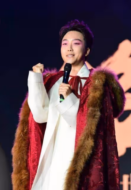 有一種「逆襲」叫李玉剛,曾露宿街頭的他,如今翻身已成人生贏家