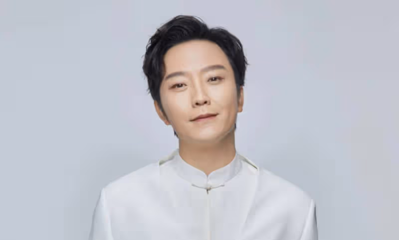 有一種「逆襲」叫李玉剛,曾露宿街頭的他,如今翻身已成人生贏家