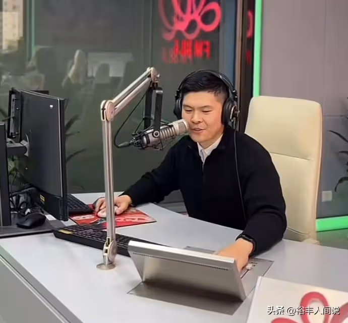 30歲主持人王瀚慘遭裁員,工作7年僅是勞務派遣,一分鐘賺兩塊