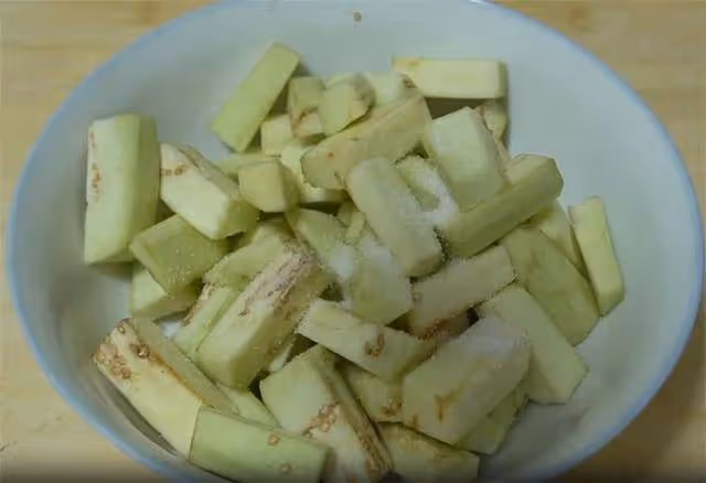 糖醋茄子好吃有訣竅,掌握這一點,保證入口酥脆,酸甜開胃還不膩