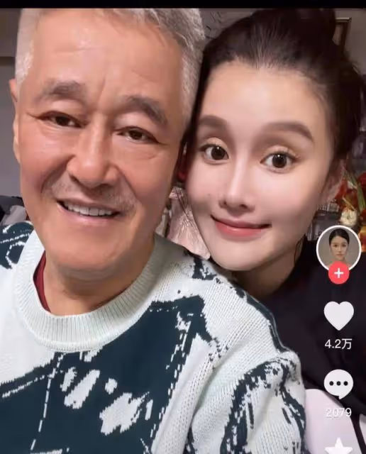 球球兒子周歲宴!孩子白白胖胖像極了趙本山,球球百萬玉鐲太搶鏡