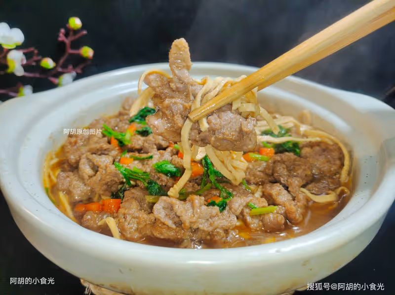 適合冬天吃的一鍋出,熱乎乎的吃個精光!香味濃郁、一口鮮嫩營養足,上桌就是個搶手菜