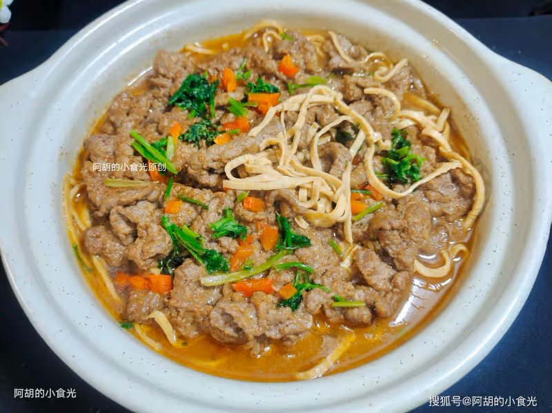 適合冬天吃的一鍋出,熱乎乎的吃個精光!香味濃郁、一口鮮嫩營養足,上桌就是個搶手菜