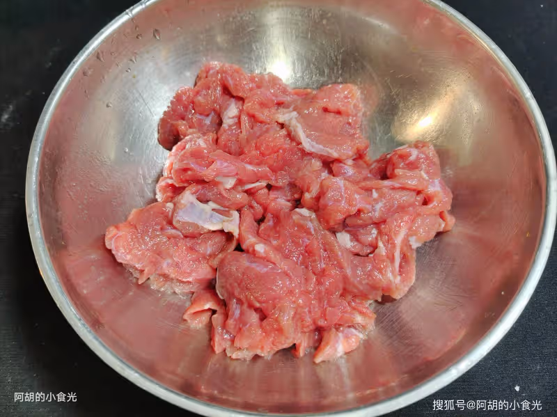 適合冬天吃的一鍋出,熱乎乎的吃個精光!香味濃郁、一口鮮嫩營養足,上桌就是個搶手菜