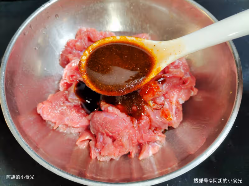 適合冬天吃的一鍋出,熱乎乎的吃個精光!香味濃郁、一口鮮嫩營養足,上桌就是個搶手菜