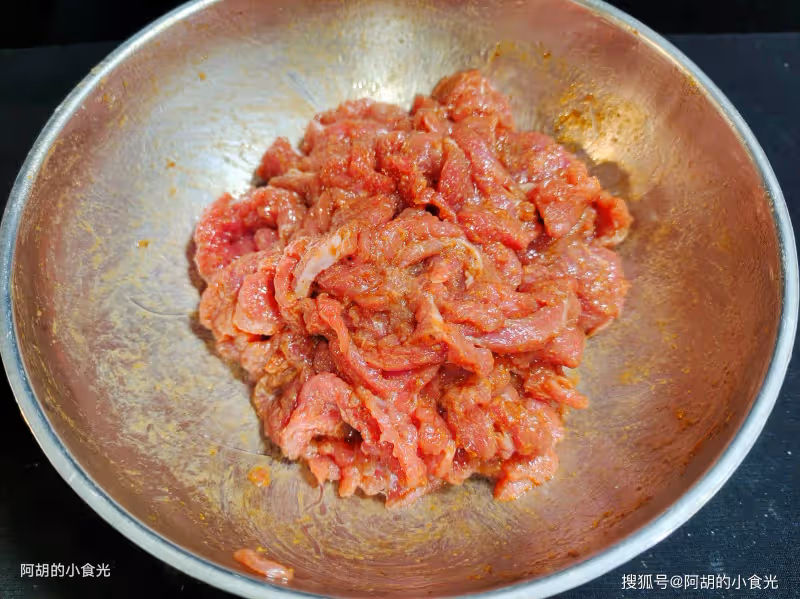 適合冬天吃的一鍋出,熱乎乎的吃個精光!香味濃郁、一口鮮嫩營養足,上桌就是個搶手菜