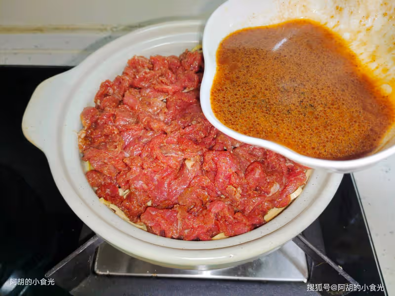 適合冬天吃的一鍋出,熱乎乎的吃個精光!香味濃郁、一口鮮嫩營養足,上桌就是個搶手菜