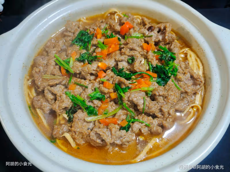 適合冬天吃的一鍋出,熱乎乎的吃個精光!香味濃郁、一口鮮嫩營養足,上桌就是個搶手菜