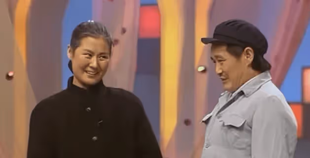 90年春晚發生了什麼,趙本山第一次登場,就被全體人轟下台?