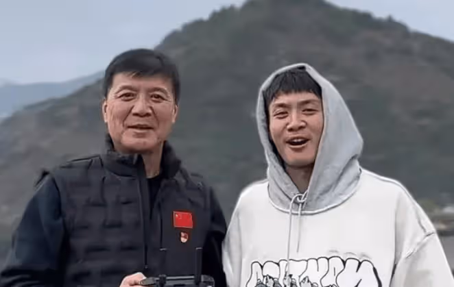 33歲劉思博曝光:把繼母茹萍當親媽寵,為妹妹奚望打拚20年,網友:這才是真兄妹情!