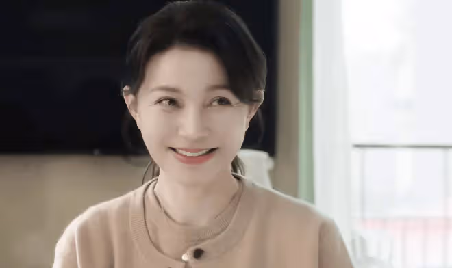 演完虞書欣媽媽,又演黃景瑜媽媽,45歲的她年輕時是個氧氣大美女,演過「賽貂蟬」