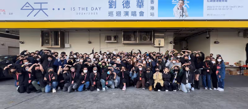 劉德華人品太好，演唱會邀請83歲落魄失明港星，吳君如臉都笑變形