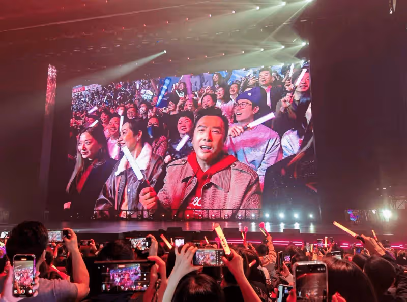 劉德華人品太好，演唱會邀請83歲落魄失明港星，吳君如臉都笑變形