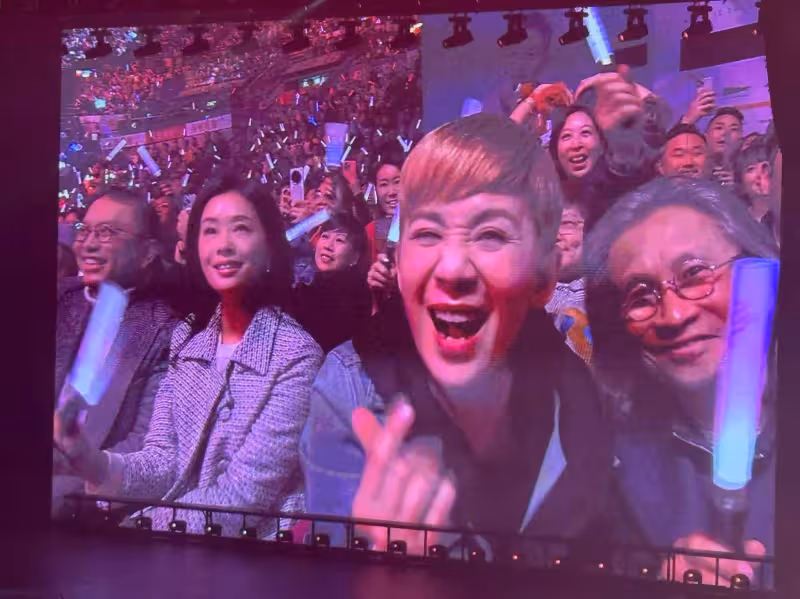 劉德華人品太好，演唱會邀請83歲落魄失明港星，吳君如臉都笑變形