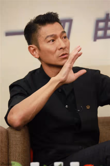 劉德華人品太好，演唱會邀請83歲落魄失明港星，吳君如臉都笑變形