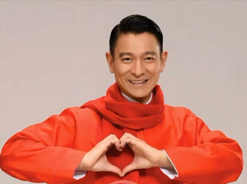 劉德華人品太好,演唱會邀請83歲落魄失明港星,吳君如臉都笑變形