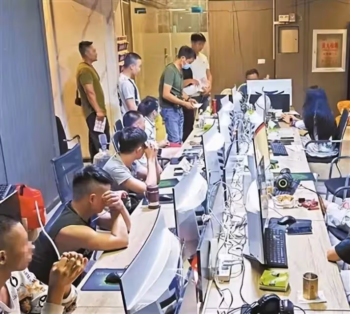 香港記者太勇了！重走王星500公里被拐路，航拍園區內女子推嬰兒