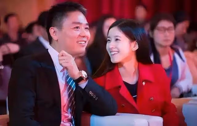 從校花到京東夫人,婆婆的一句話暴露緣由,章澤天靠的從不是美貌