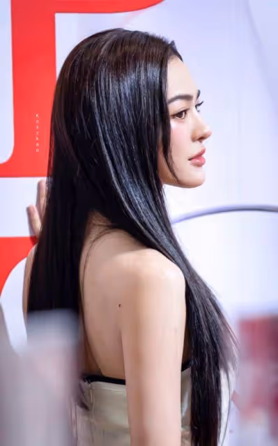 衣錦還鄉!恭喜中泰混血女神追星成功,爆火後與偶像雙向奔赴