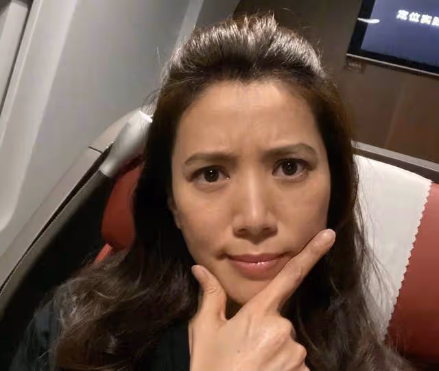 驚喜!香港知名女星袁詠儀重回TVB拍劇,老公張智霖也宣布回巢
