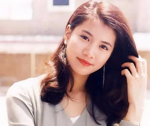驚喜！香港知名女星袁詠儀重回TVB拍劇，老公張智霖也宣布回巢