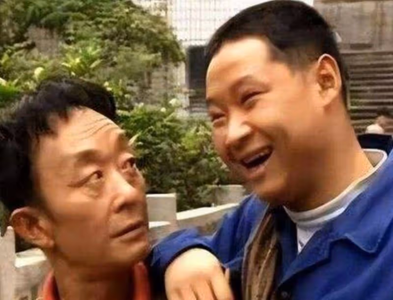 55歲趙亮:帶模特老婆深山養雞16年,滿臉皺紋似老農,他到底圖啥