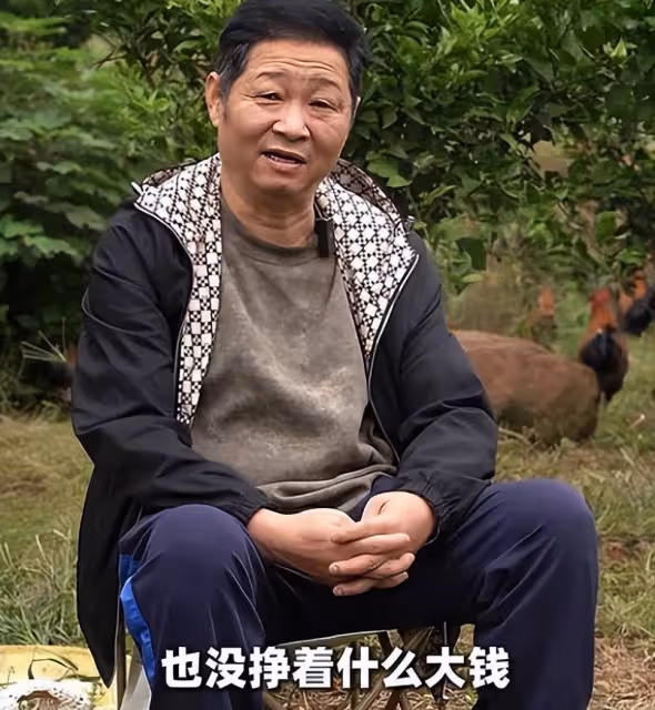 55歲趙亮:帶模特老婆深山養雞16年,滿臉皺紋似老農,他到底圖啥