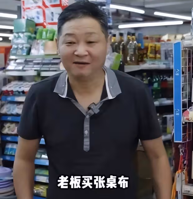 55歲趙亮:帶模特老婆深山養雞16年,滿臉皺紋似老農,他到底圖啥