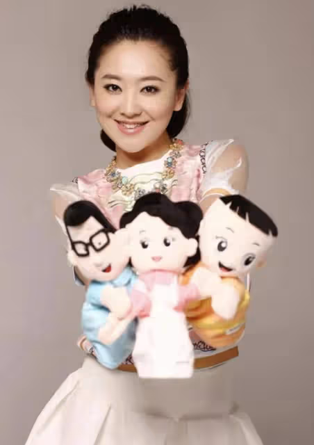 「月亮姐姐」王淏:39歲高齡生子,被富商丈夫寵成寶,成人生贏家