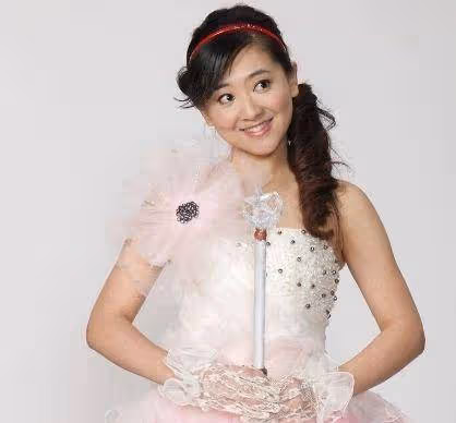 「月亮姐姐」王淏:39歲高齡生子,被富商丈夫寵成寶,成人生贏家