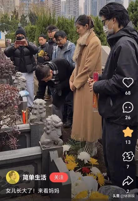 張子健祭拜前妻!李婷墓地曝光,在高樓大廈旁,女兒長的很像媽媽