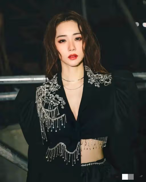 何哲圖曾捧菊梓喬成主題曲一姐,偶遇鍾嘉欣,對方感謝知遇之恩