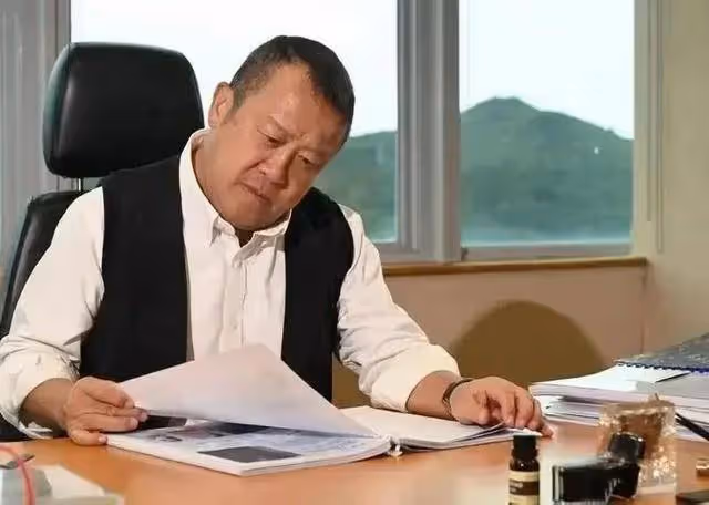 何哲圖曾捧菊梓喬成主題曲一姐,偶遇鍾嘉欣,對方感謝知遇之恩