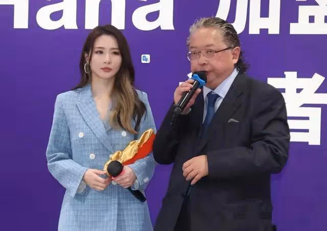 何哲圖曾捧菊梓喬成主題曲一姐,偶遇鍾嘉欣,對方感謝知遇之恩