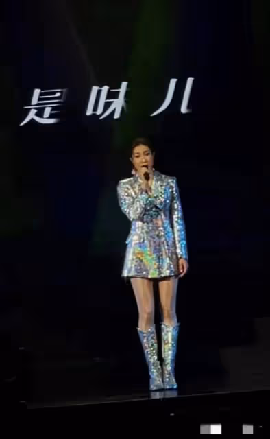 何哲圖曾捧菊梓喬成主題曲一姐,偶遇鍾嘉欣,對方感謝知遇之恩