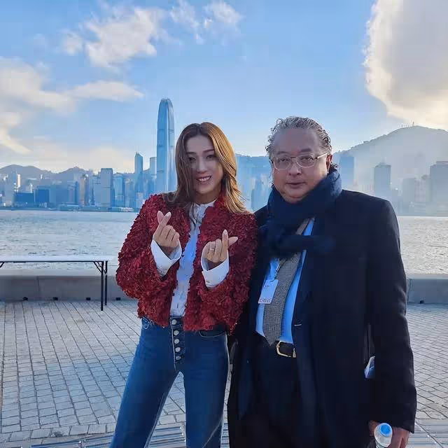何哲圖曾捧菊梓喬成主題曲一姐,偶遇鍾嘉欣,對方感謝知遇之恩