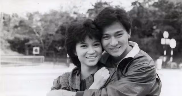 感動!陳敏兒捧場劉德華含淚對望,回憶43年前相識於微時的淵源