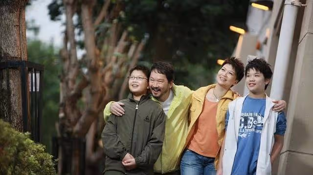 感動!陳敏兒捧場劉德華含淚對望,回憶43年前相識於微時的淵源