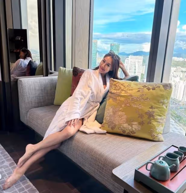 上圍出奇堅挺!前TVB小花家姐再現不科學身材,愛曬泳裝照險走光