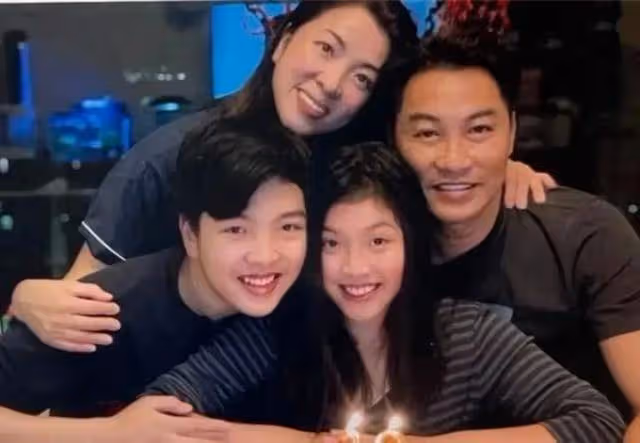 「黃金綠葉」譚耀文闊別TVB多年回娘家獻唱,婚後零緋聞家庭幸福