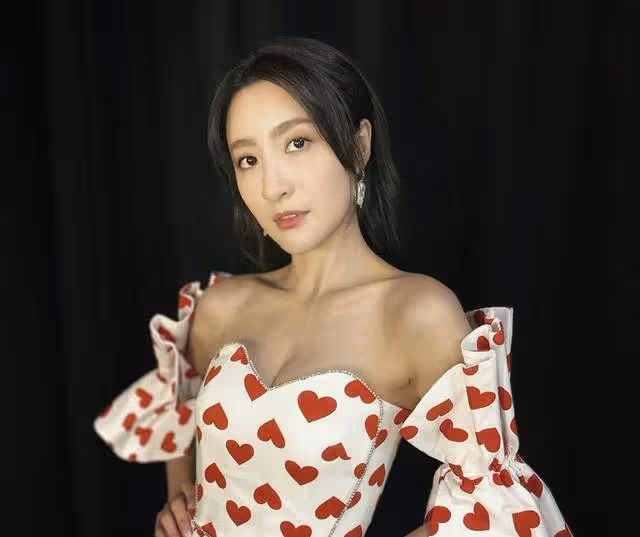 TVB知名女星買通告引反感,突然變民選視後,結婚九年沒空生娃