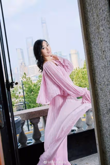 知名港女星舊愛近況曝光!出獄後享奢侈生活,腕錶超百萬惹人羨