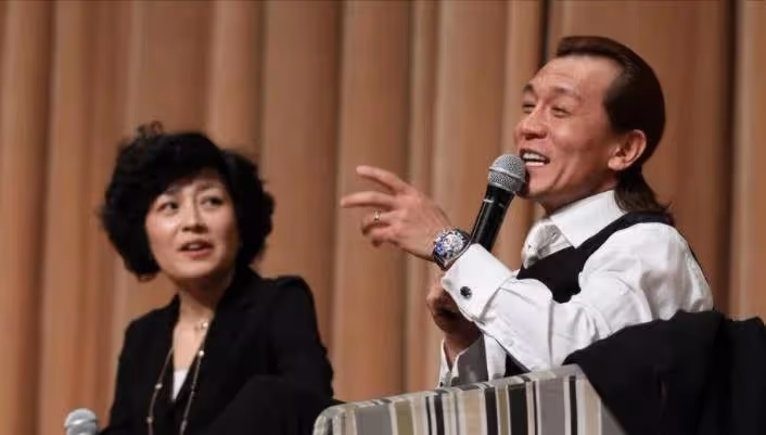 離世四年,回頭再看遺孀哈文的選擇,才知道李詠到底有多聰明
